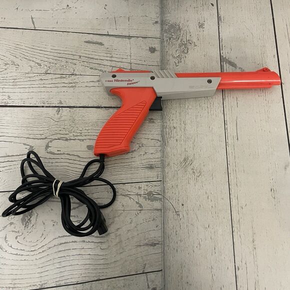 Nintendo NES Zapper Light Gun Orange Controller OEM NES-005 Original 1985 - Picture 1 of 7